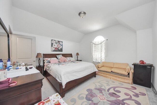 Building Photo - 1911 Sapphire Pines Ln