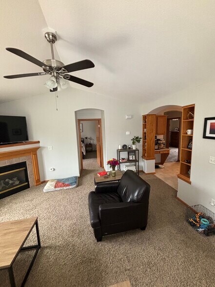 Building Photo - 1552 Deerfield Dr