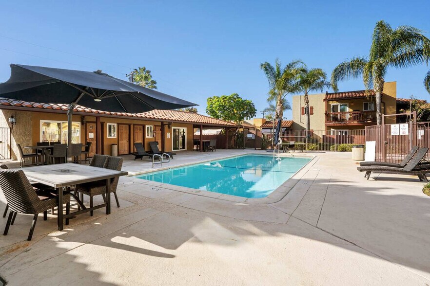 Building Photo - 1000 Estes St