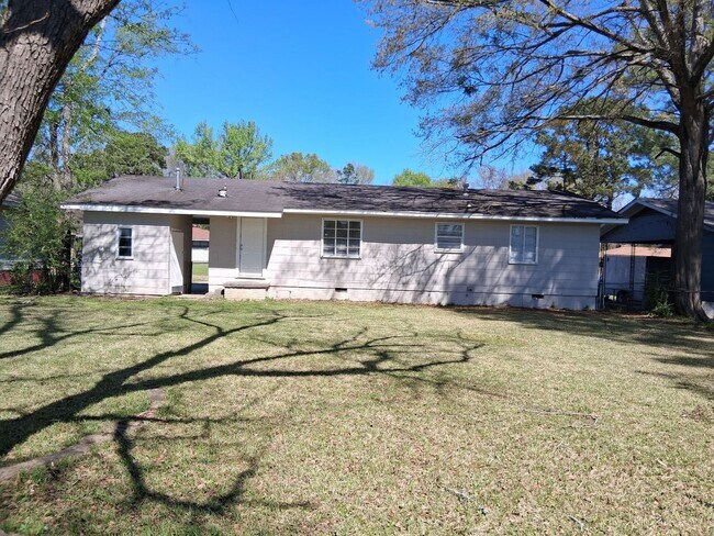 Building Photo - Great 3 bedroom 2 bath home for rent