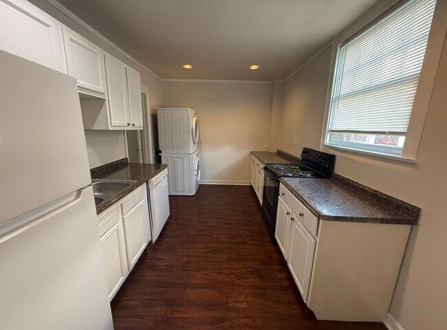 Building Photo - 536A Euclid Ave – Available Fall 2026