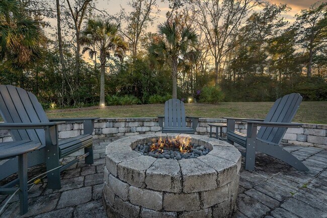 Building Photo - 415 Glenview Dr