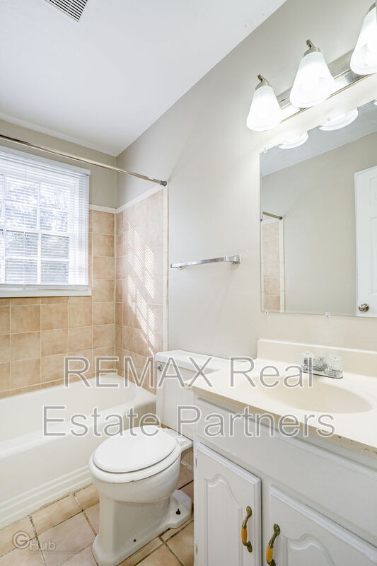 Building Photo - 604 Melba Ave