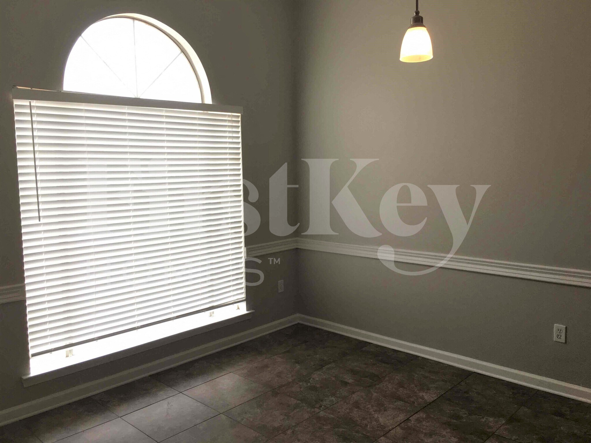 Building Photo - 7601 Broken Hickory Dr