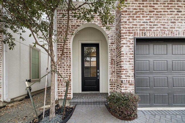 Building Photo - 5209 Allen St