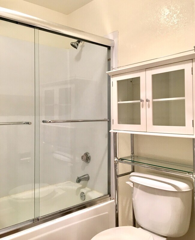 Building Photo - Mill Creek One Bedroom in Mill Creek Count...