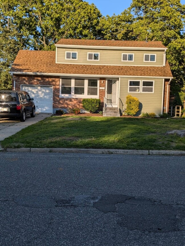 Building Photo - 132 Avondale Dr