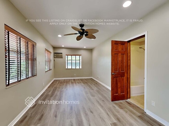 Building Photo - 13036 Meadowbreeze Dr