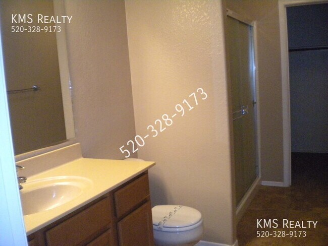 Building Photo - 2 Bed/2 Bath Town Home - OWNER/AGENT