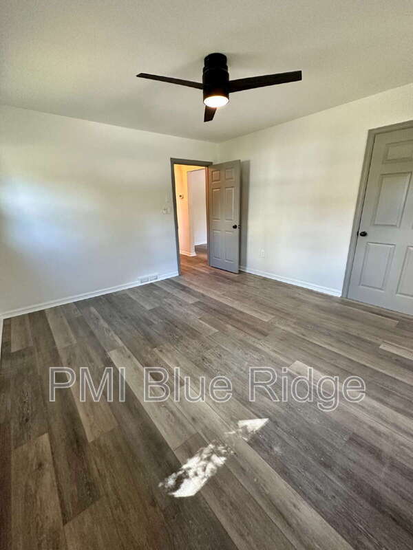 Building Photo - 2028 Arlington Pl