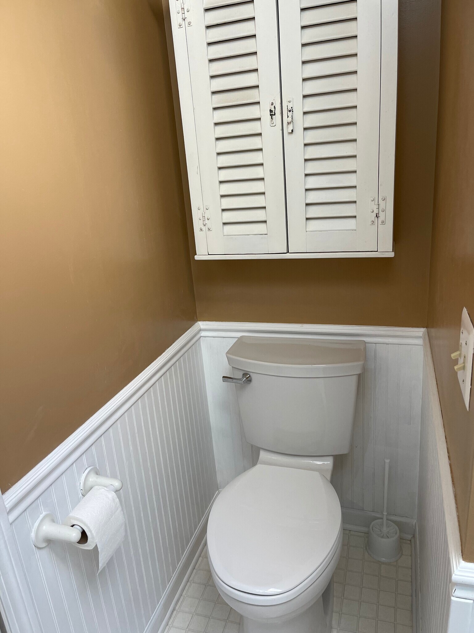 Upstairs second bathroom - 6349 Woodhall Ct