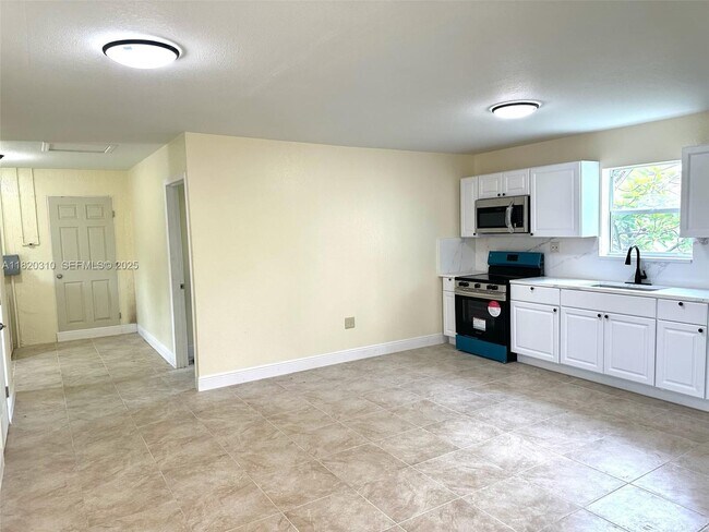 Building Photo - 17625 SW 160th Ave