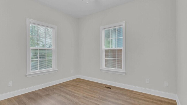 Building Photo - Nestled between Southside & St. Elmo - 3 b...