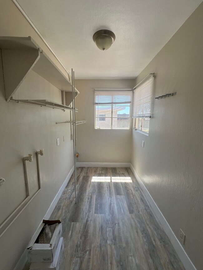 Building Photo - 2 Bedroom, 2 Bathroom Home