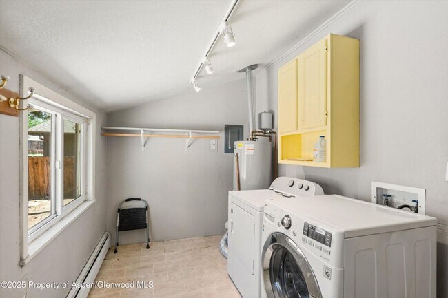 Building Photo - Charming Single Family Home in Rifle for Rent