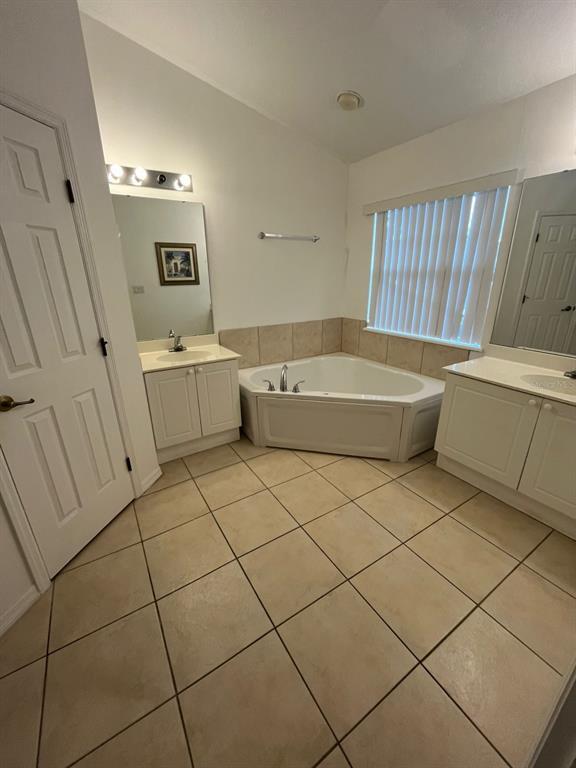 Building Photo - 2827 Club Cortile Cir