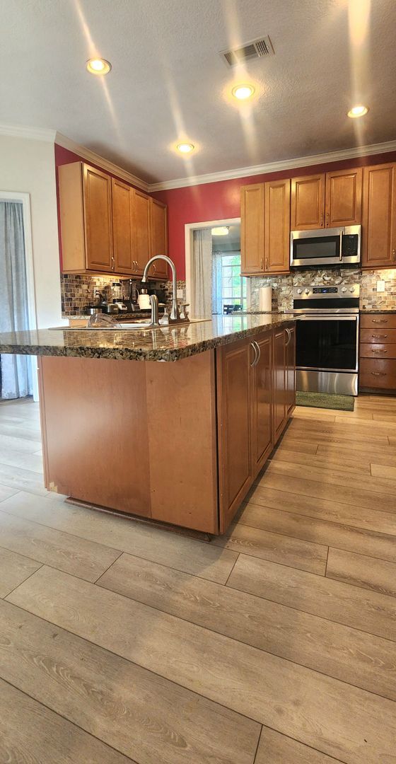 Building Photo - Beautiful, well-maintained 3-bedroom, 2-bathroom home