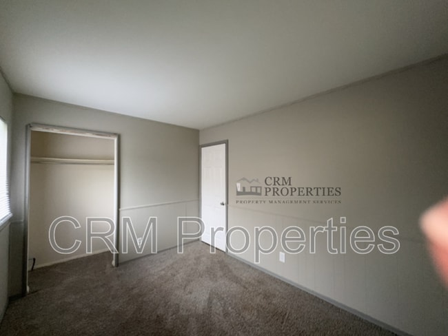 Building Photo - 212 Southlea Dr