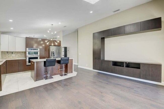 Building Photo - 8561 Tourmaline Blvd