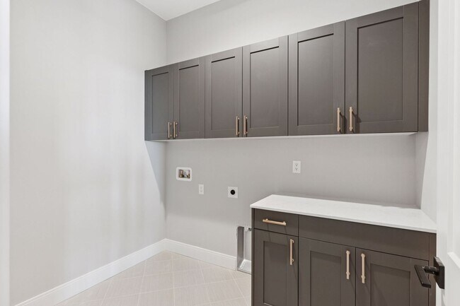 Building Photo - New Charming Berthoud Home with Modern Com...