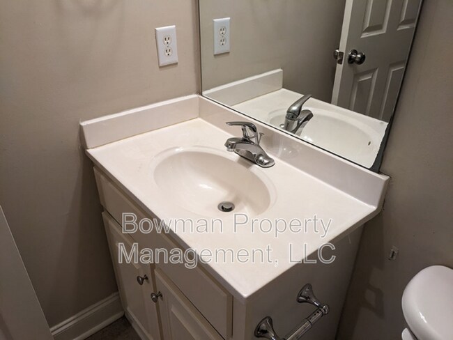 Building Photo - 460 S Barnett Shoals Rd