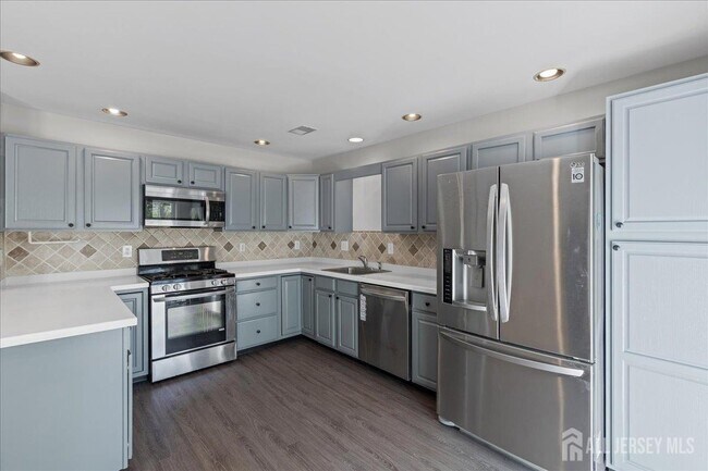 Building Photo - 302 Wellington Park Dr