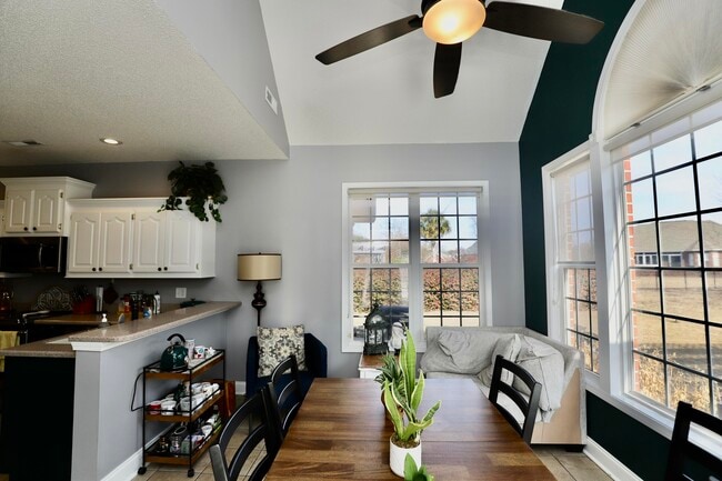 Building Photo - 1855 Beachforest Way