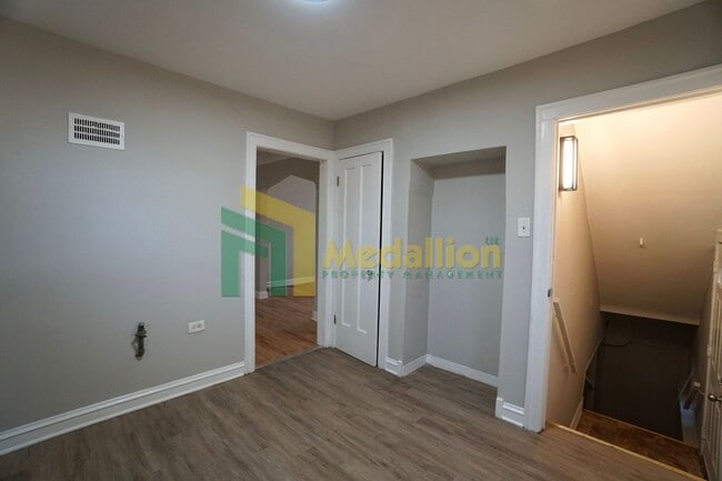 Building Photo - 2048 W 82nd Pl