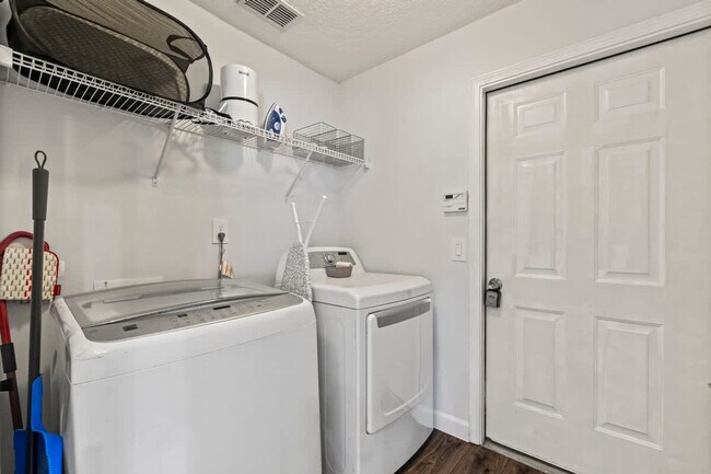 Building Photo - 1651 Hawkins Cove Dr W