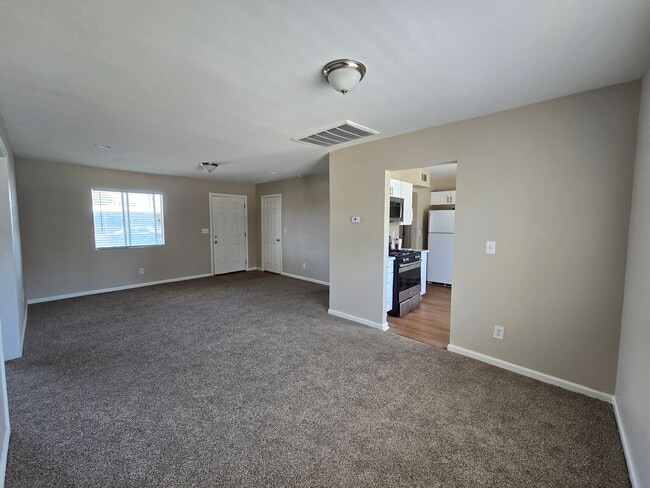 Building Photo - Single story 3 Bedroom house ready for mov...