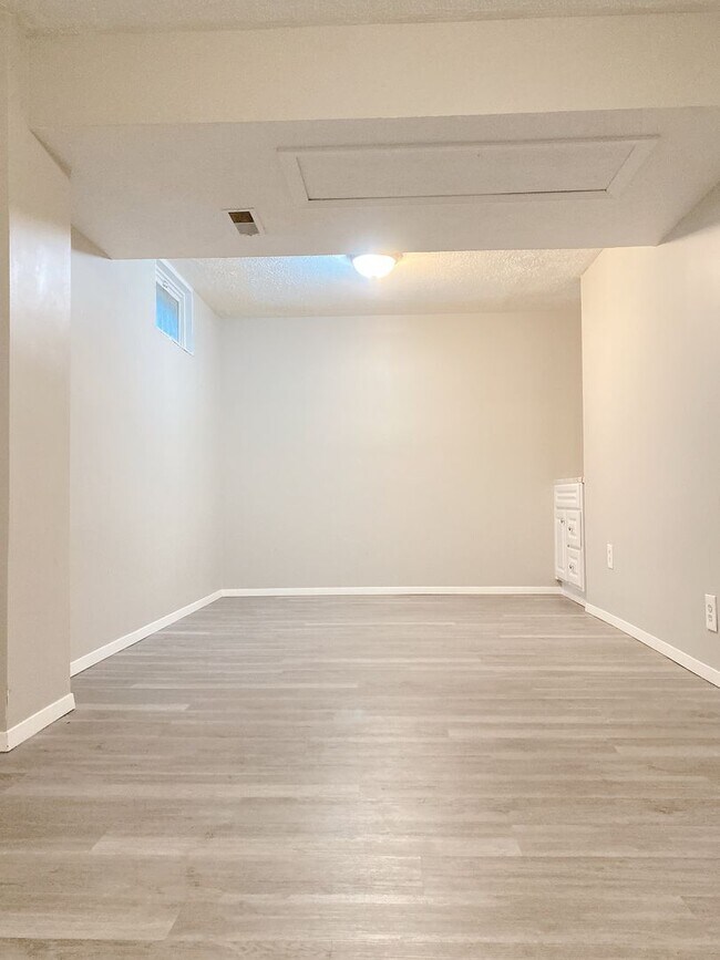 Building Photo - Millard 3 bed 2 bath $1900