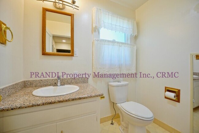 Building Photo - 13 Maple Ave