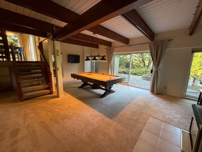 Building Photo - Cozy Huge 1 Bed with Loft and 2.5 Bath - H...