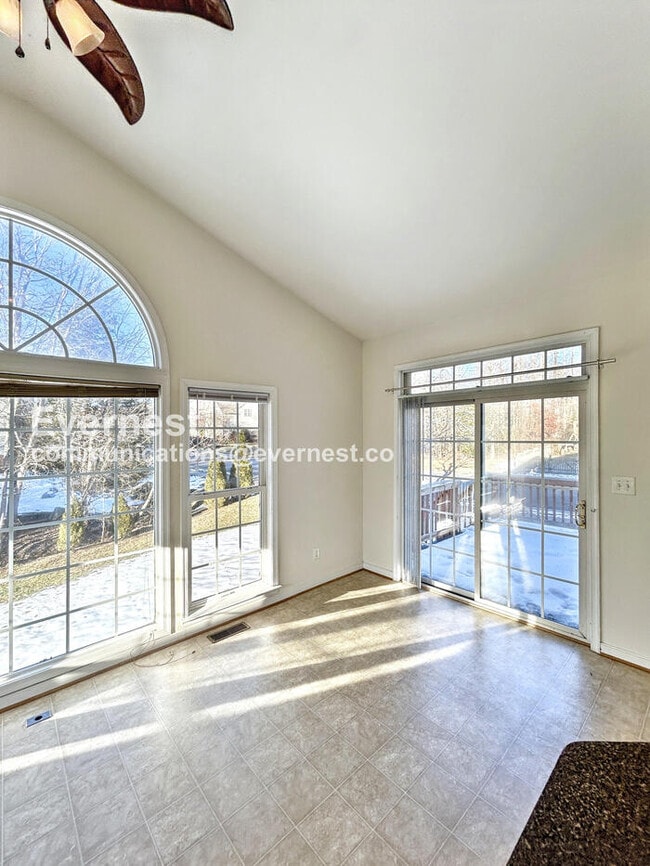 Building Photo - 1542 Jeffries Way