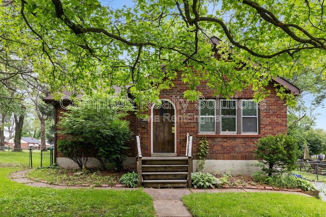 Primary Photo - 916 January Ave