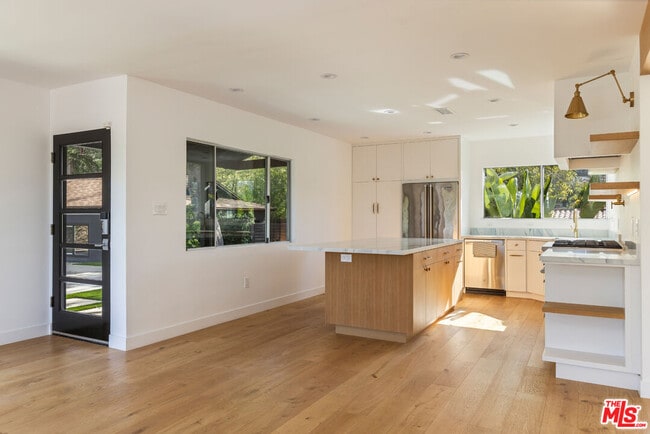 Building Photo - 3424 Primera Ave