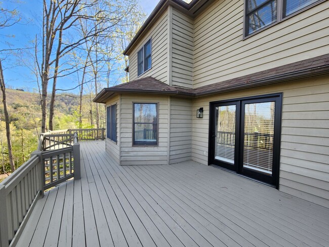 Building Photo - Great Neighborhood Rental-Woodfin