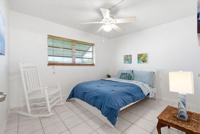 Building Photo - 1401 N 12th Ct