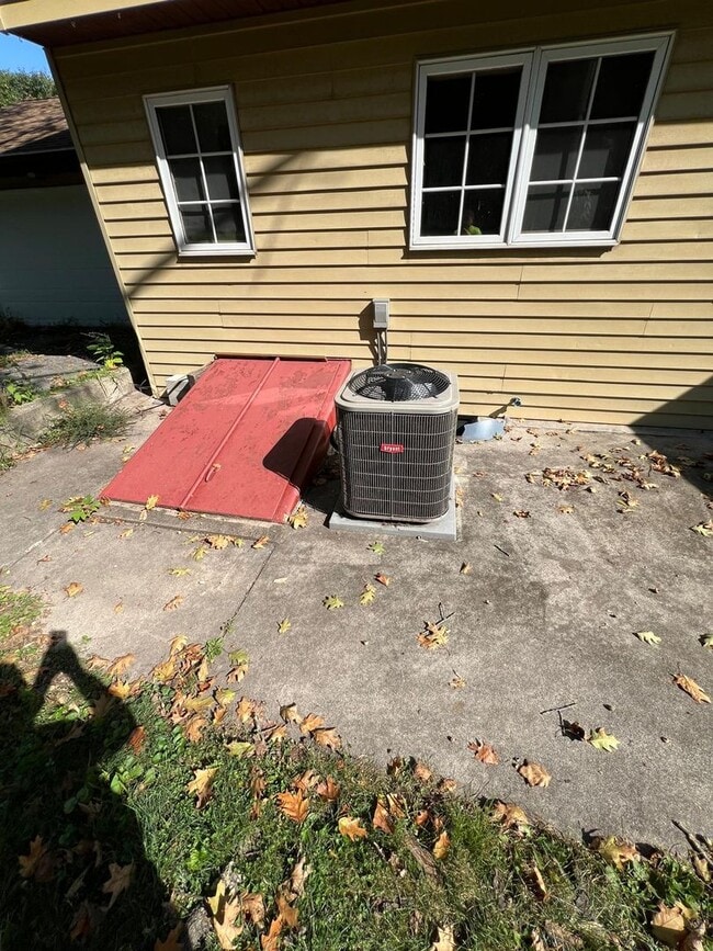 Building Photo - 4 BR 2 1/2 BA Single Family Home Birdsboro