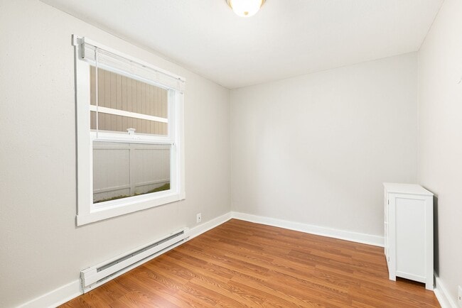 Building Photo - White Center/Burien 3 Bedroom Rambler - Large Fenced Yard