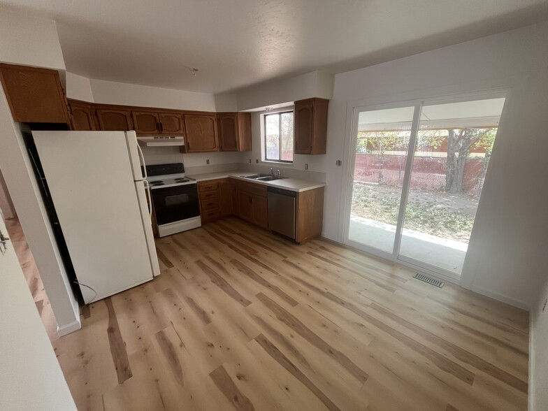 Building Photo - 3253 Castaneda Dr
