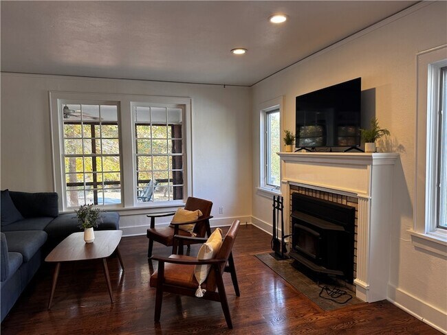 Building Photo - 610 N Olive Ave