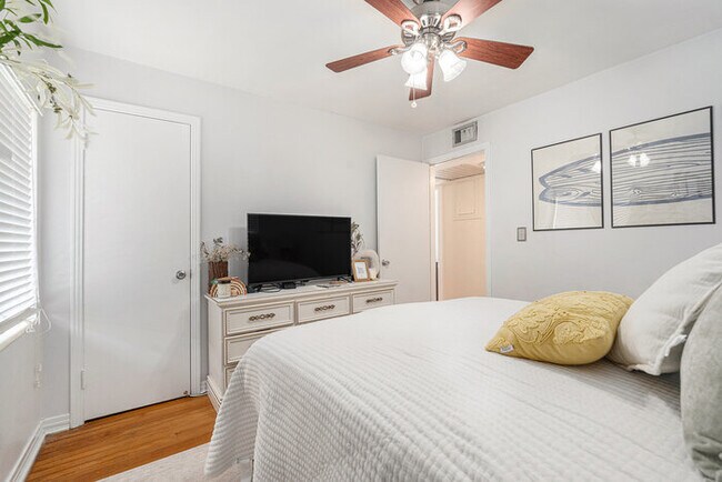 Building Photo - 4307 S Thatcher Ave
