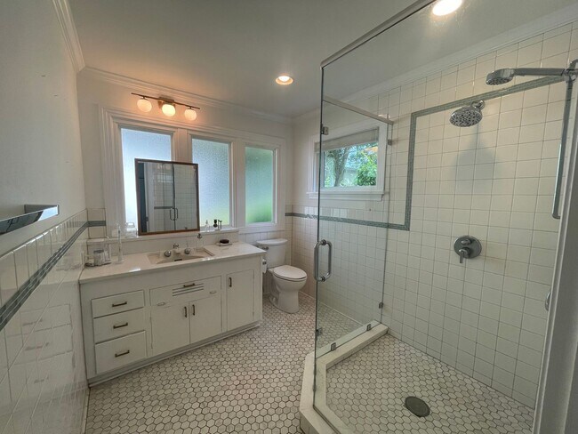 Building Photo - South Highland Beauty! This Is The One To ...