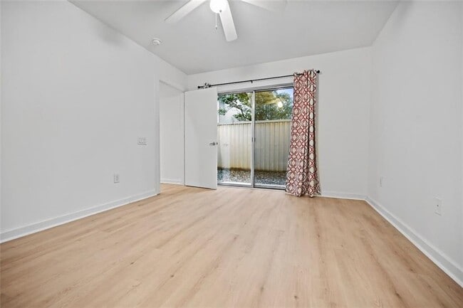 Building Photo - 920 Memorial Dr SE