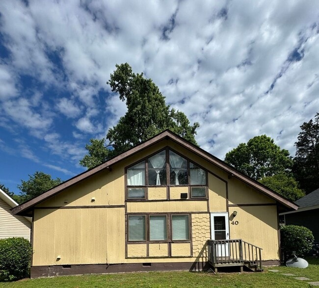 Primary Photo - 3 bedroom 1.5 bath home