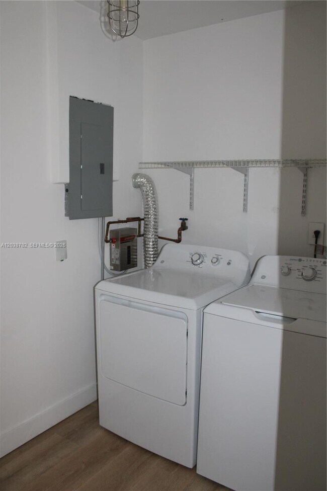 Building Photo - 3827 SW 88th Ct