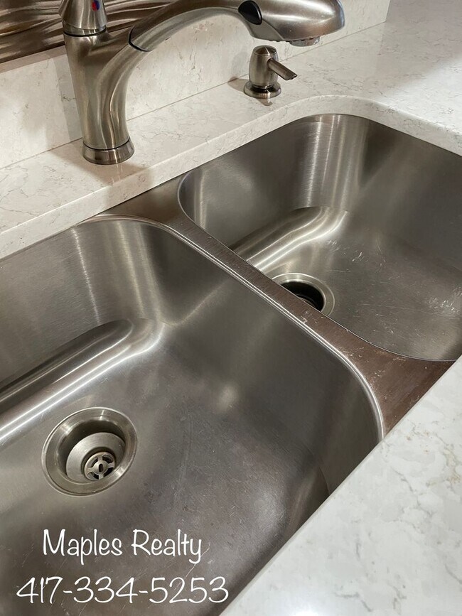 Building Photo - VERY NICE 3 bedroom home in Branson, MO fo...