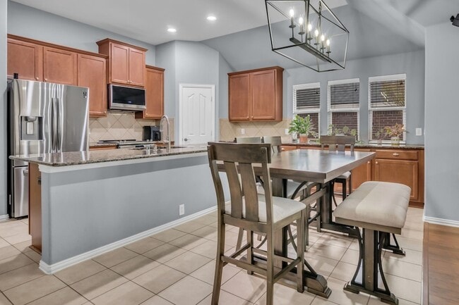 Building Photo - 6548 Fairview Dr