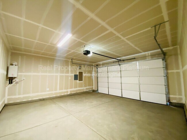 Building Photo - 6407 E Riesling Dr